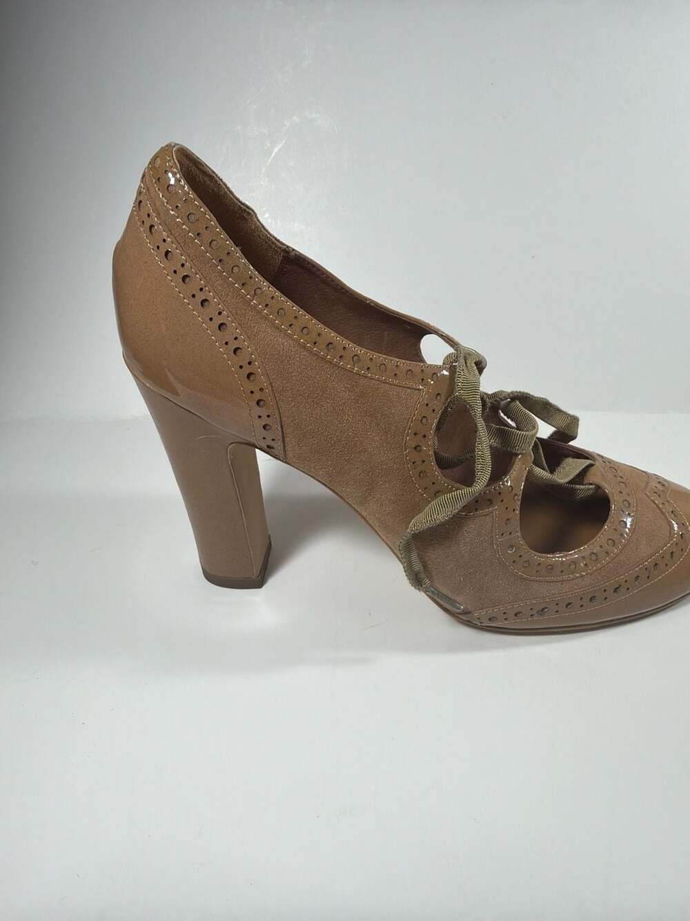 Nina Originals Tan Suede and Patent Leather Brogue Lace-Up Oxford Heels